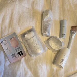 NuFACE Trinity + Microcurrent Facial Set in White - UNOPENED. gels included